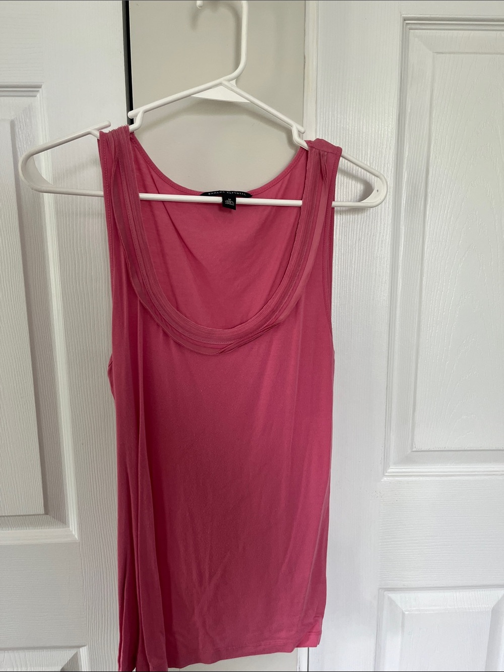 Banana Republic Rose Pink Scoop Neck Tank